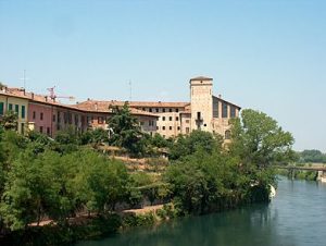 Il Castello Visconteo visto dall'Adda